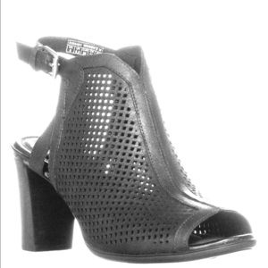 Total Motion Trixie Perf Shooties Rockport